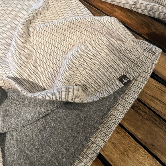 Prana sweater - Picture 5 of 11